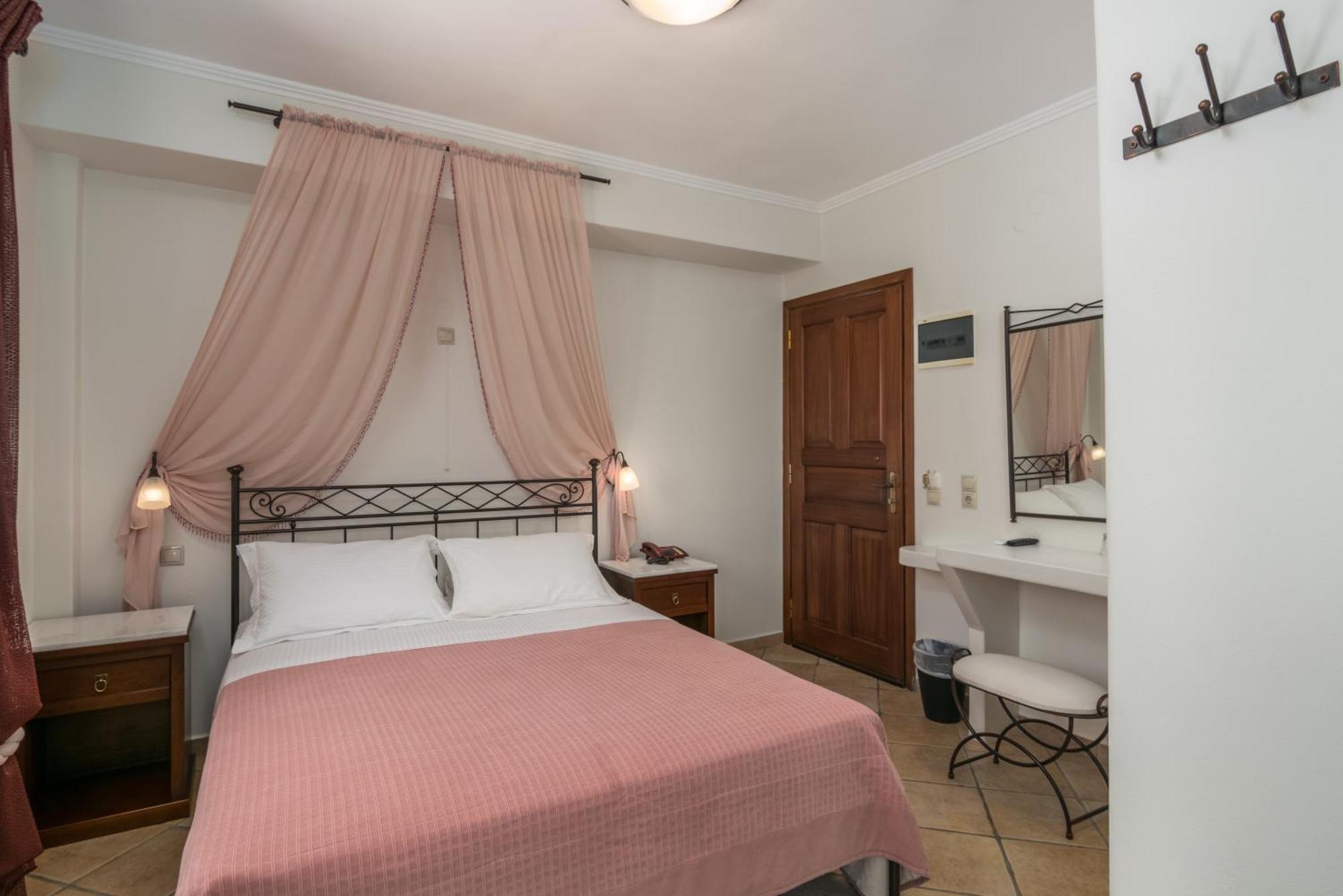 Ostria Hotel 3*