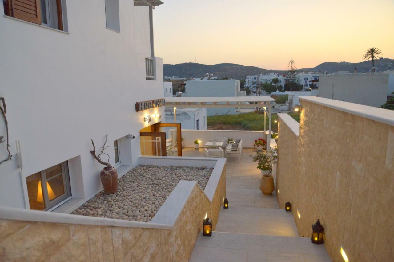 Ostria Adamantas (Milos)