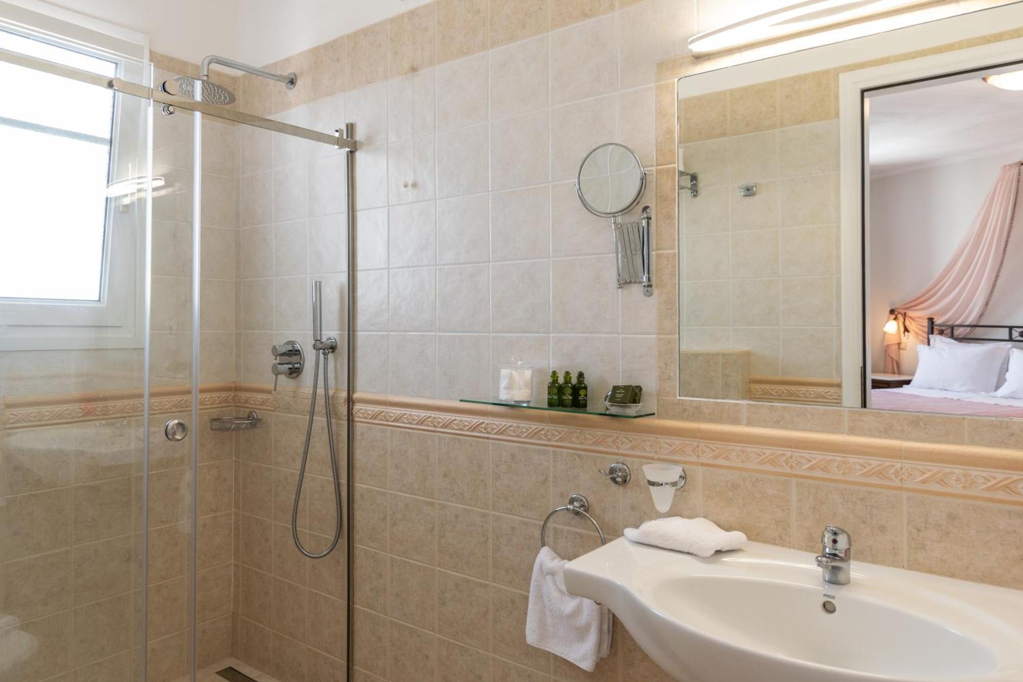 Hotel Ostria Adamantas (Milos)