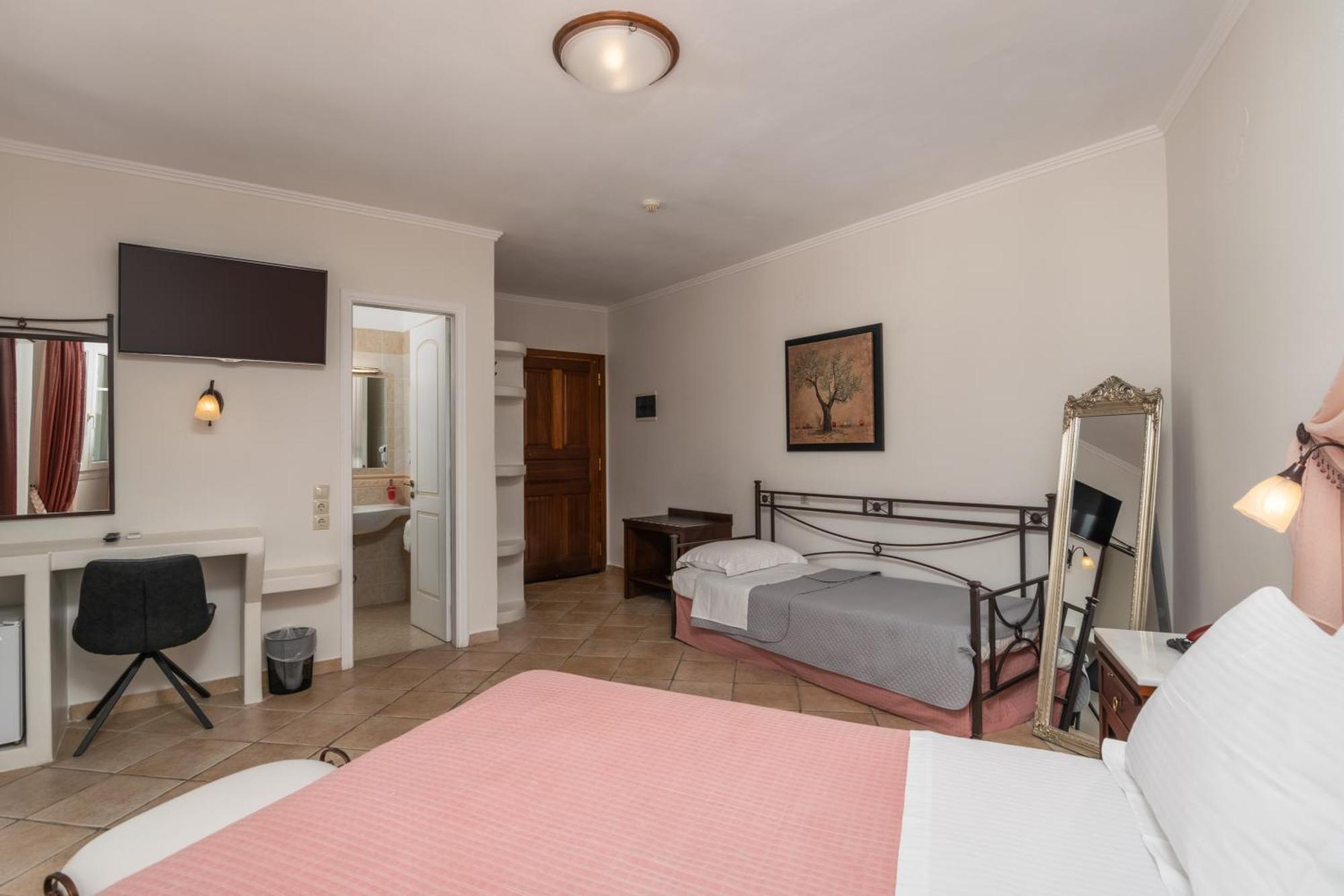 Ostria 3* Adamantas (Milos)