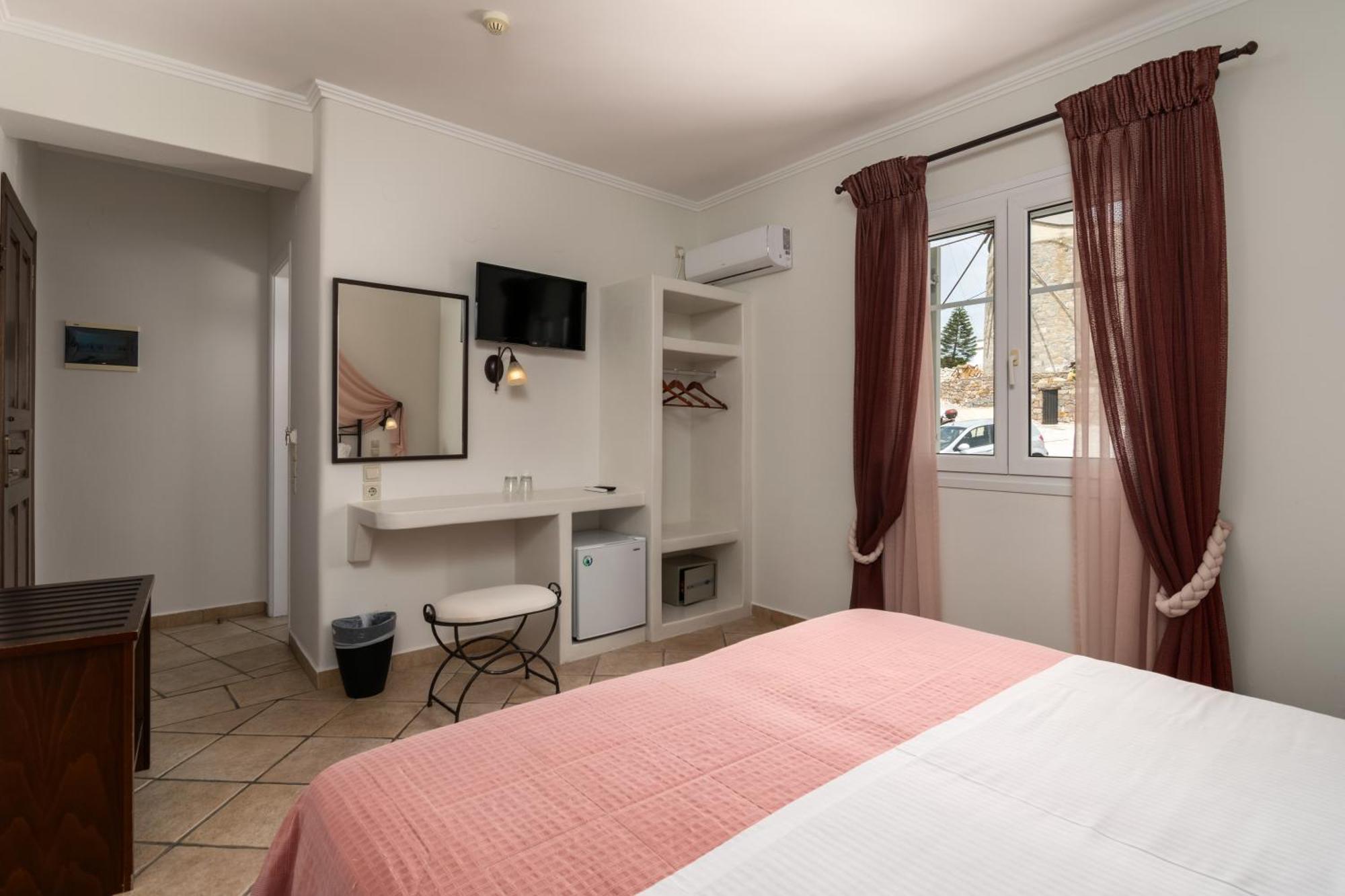 Hotel Ostria Adamantas (Milos)