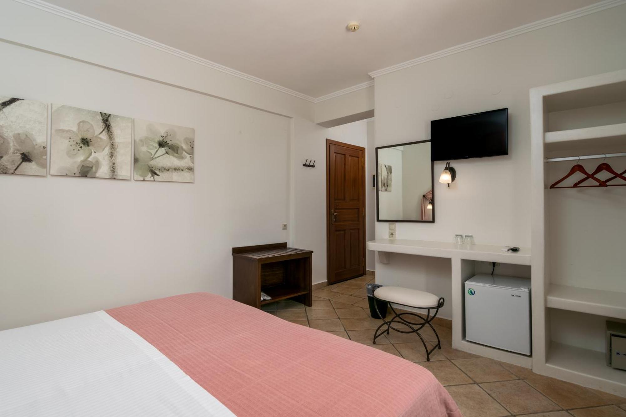 Hotel Ostria Adamantas (Milos)