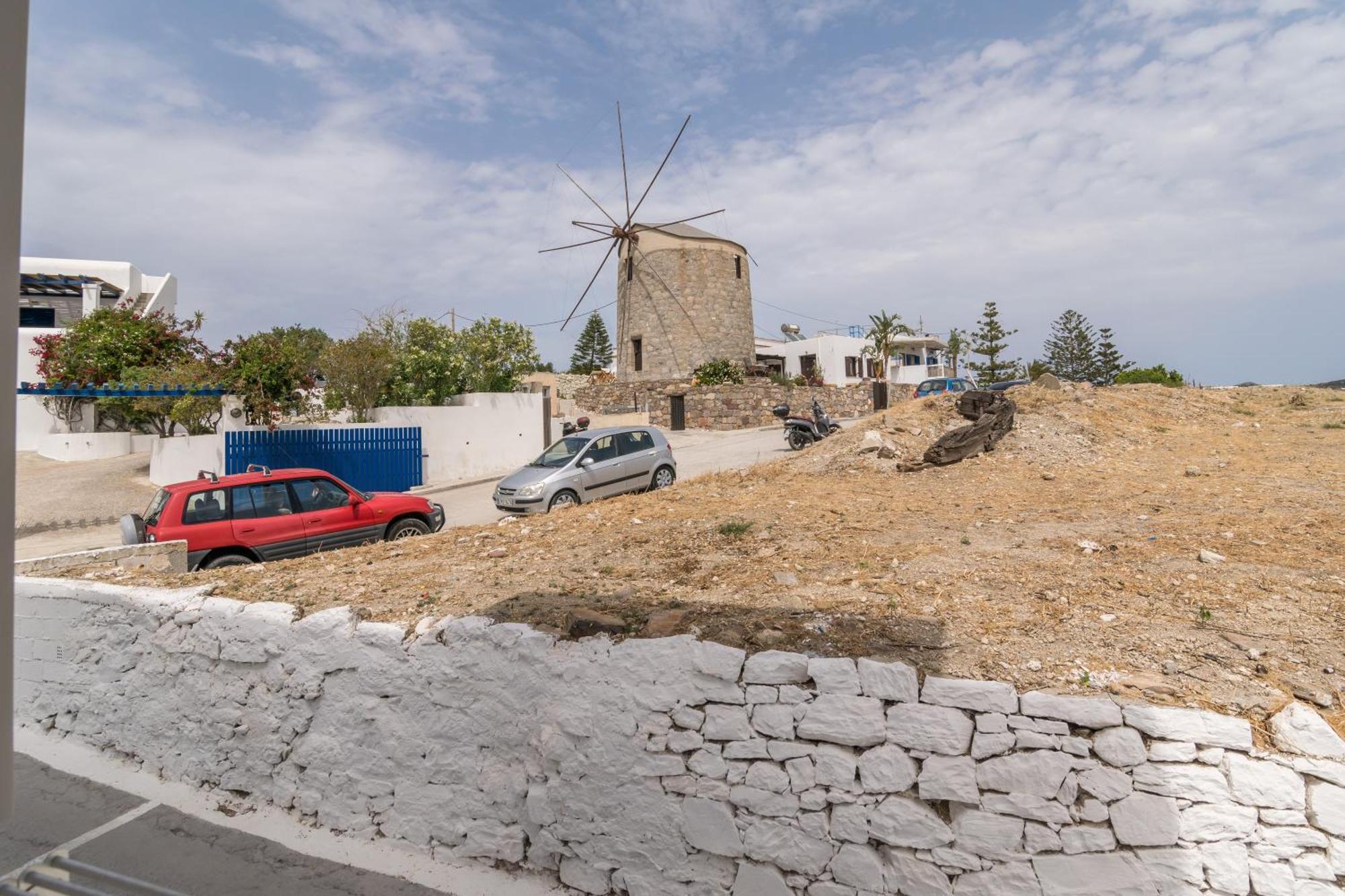 Ostria 3* Adamantas (Milos)