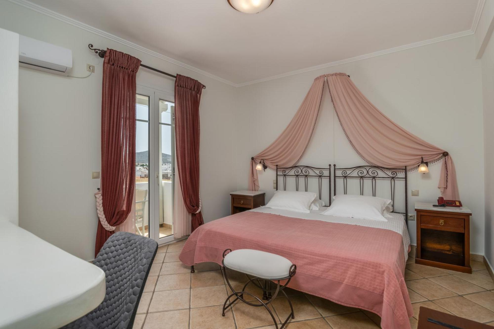 Hotel Ostria Adamantas (Milos)
