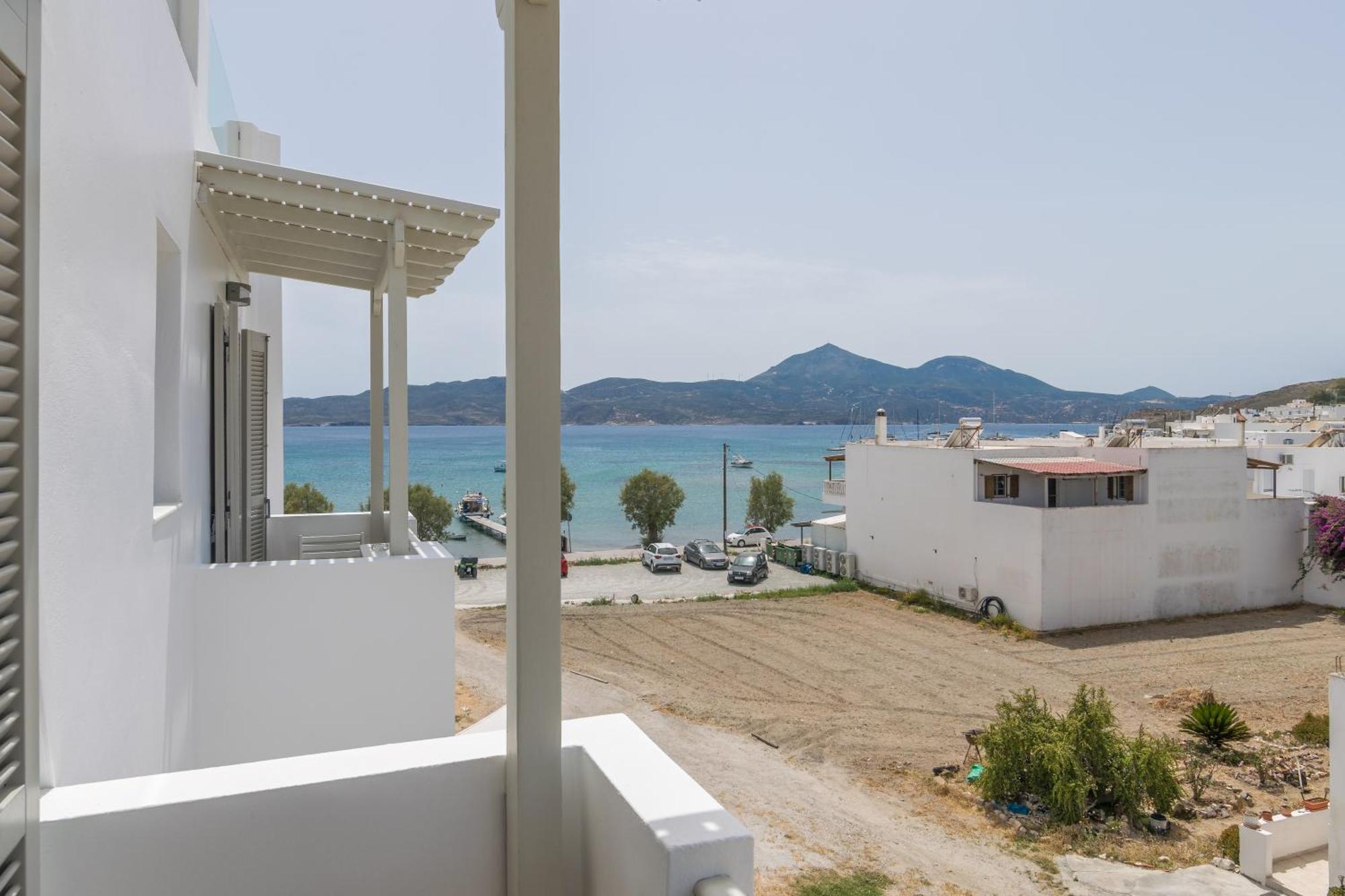 Ostria 3* Adamantas (Milos)